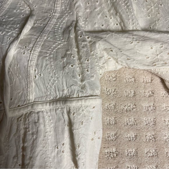 Old Navy cream eyelet long sleeve blouse - Picture 9 of 16